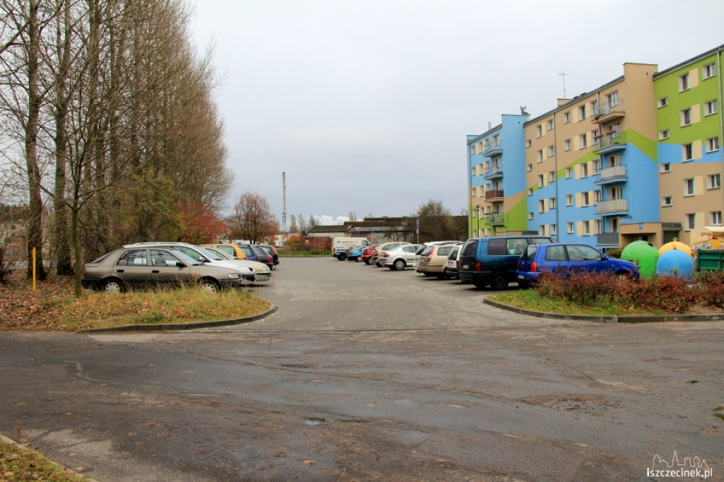 Kolejny parking przy Narutowicza 08.11.2012
