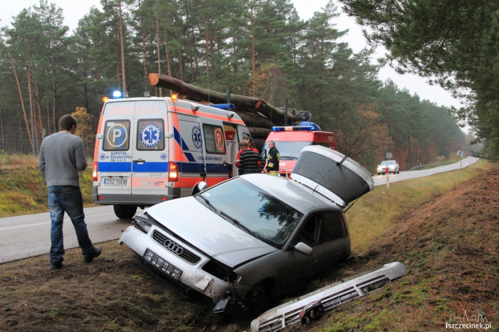 Audi w rowie przed Łubowem 09.11.2012