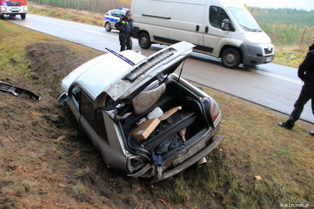 Audi w rowie przed Łubowem 09.11.2012