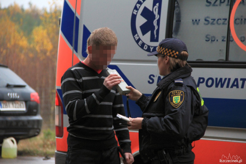 Audi w rowie przed Łubowem 09.11.2012