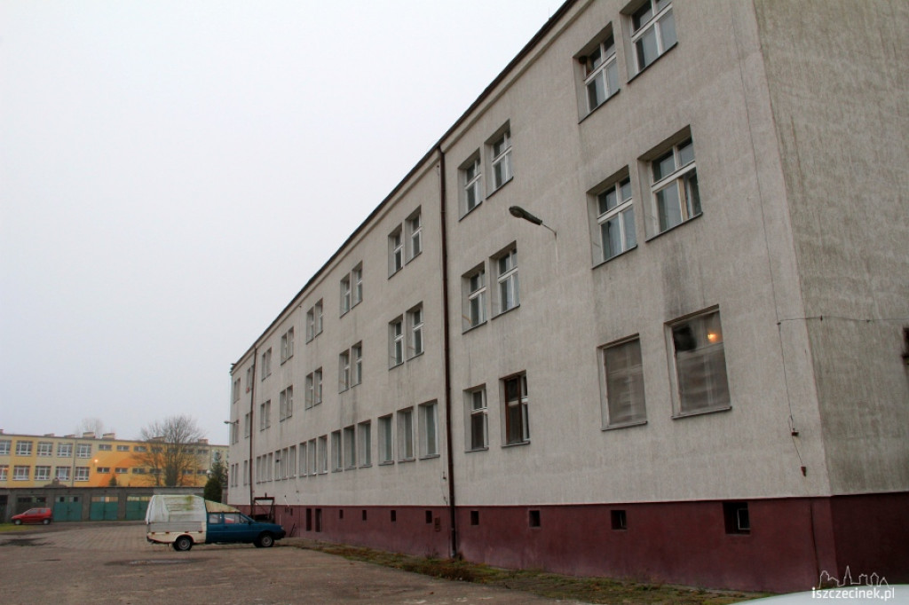 Wymienią okna w internacie ZS 5 15.11.2012