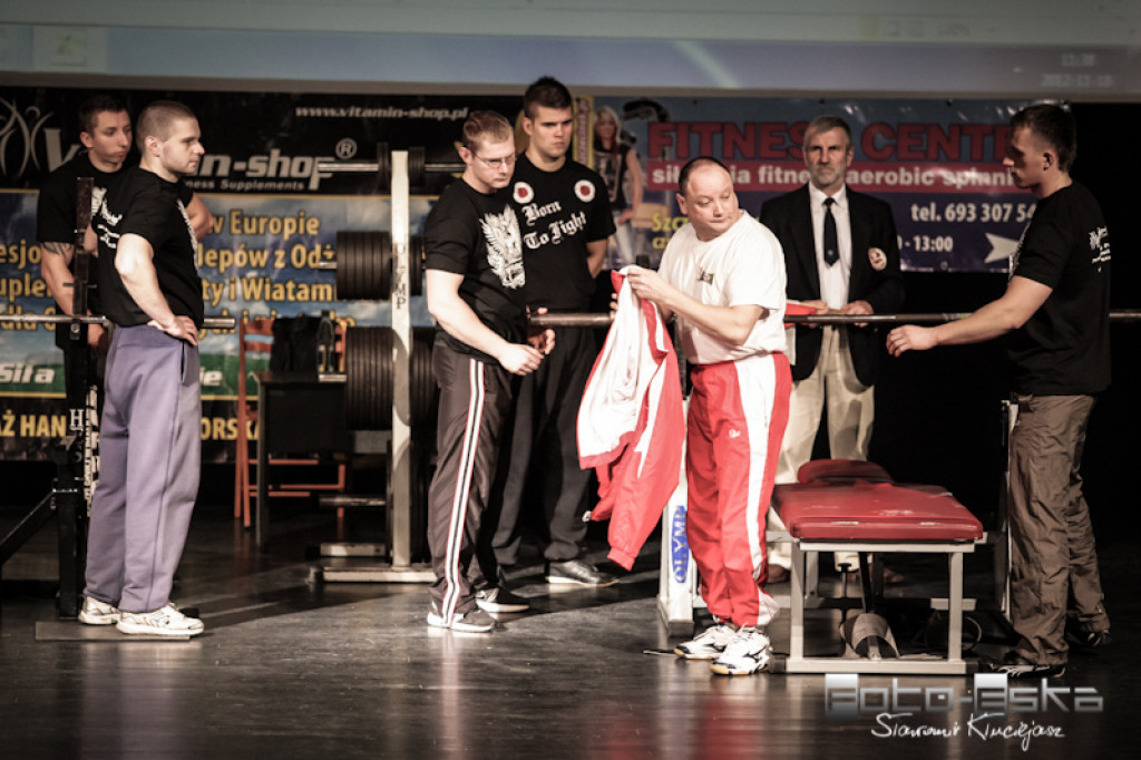 Integracyjne Mistrzostwa Szczecinka w wyciskaniu sztangi leżąc 18.11.2012 fot. Sławomir Kłuciejasz FOTO-ESKA