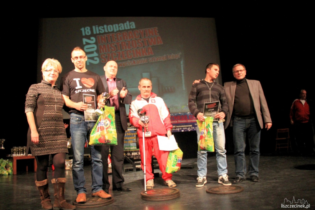 Integracyjne Mistrzostwa Szczecinka w wyciskaniu sztangi leżąc 18.11.2012 zakończenie