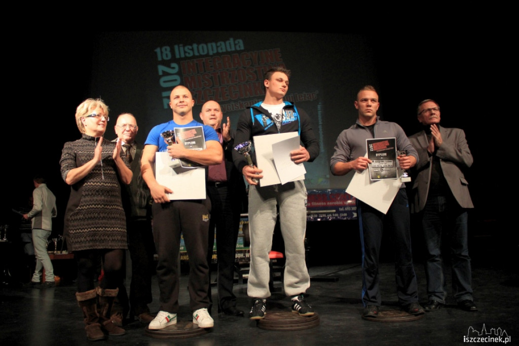 Integracyjne Mistrzostwa Szczecinka w wyciskaniu sztangi leżąc 18.11.2012 zakończenie