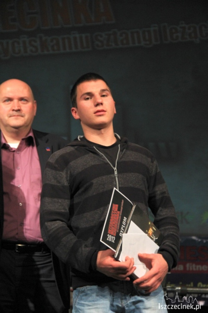 Integracyjne Mistrzostwa Szczecinka w wyciskaniu sztangi leżąc 18.11.2012 zakończenie