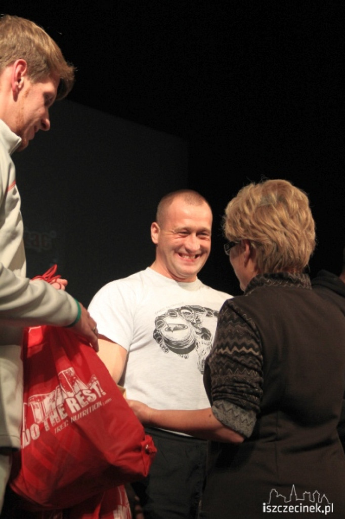 Integracyjne Mistrzostwa Szczecinka w wyciskaniu sztangi leżąc 18.11.2012 zakończenie