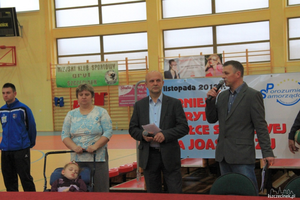 Turniej siatkarski dla Joasi 24.11.2012