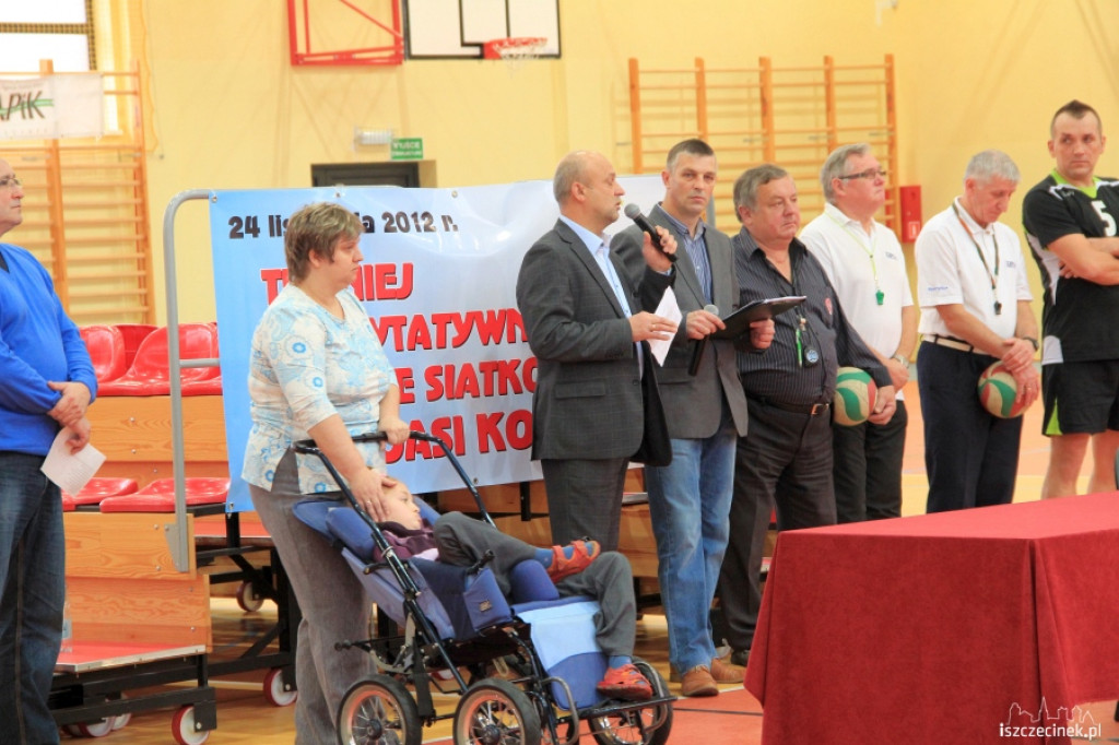 Turniej siatkarski dla Joasi 24.11.2012