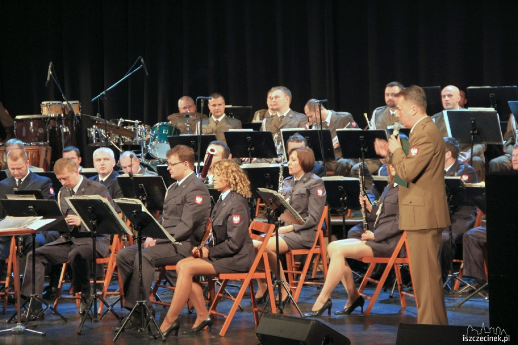 Koncert Orkiestry Koncertowej Reprezentacyjnego Zespołu Artystycznego Wojska Polskiego w kinie 