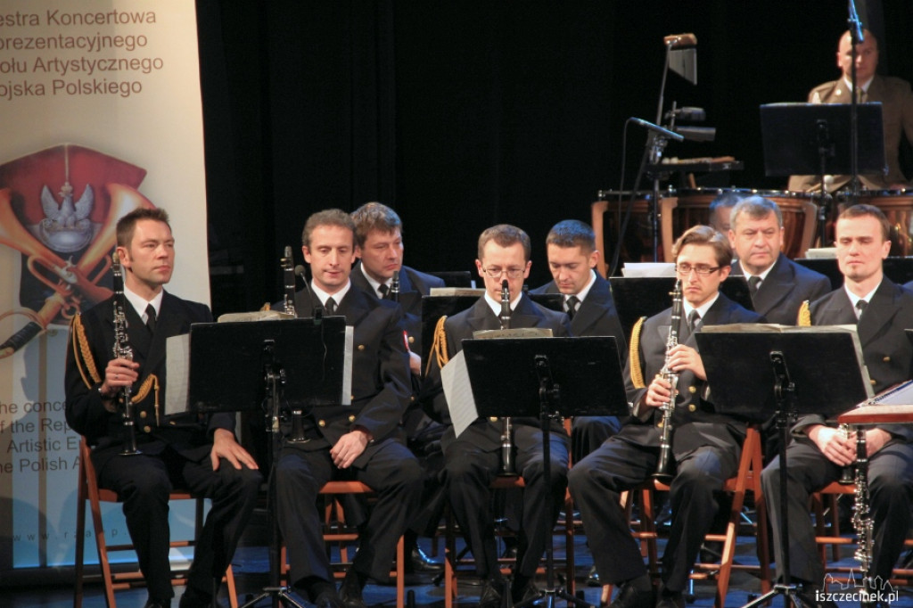 Koncert Orkiestry Koncertowej Reprezentacyjnego Zespołu Artystycznego Wojska Polskiego w kinie 