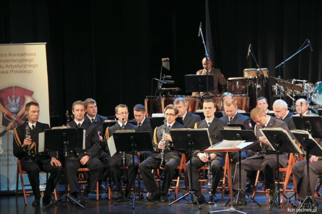 Koncert Orkiestry Koncertowej Reprezentacyjnego Zespołu Artystycznego Wojska Polskiego w kinie 
