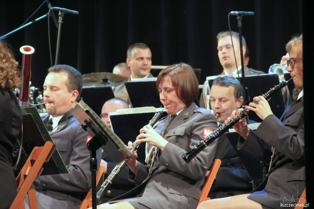 Koncert Orkiestry Koncertowej Reprezentacyjnego Zespołu Artystycznego Wojska Polskiego w kinie 