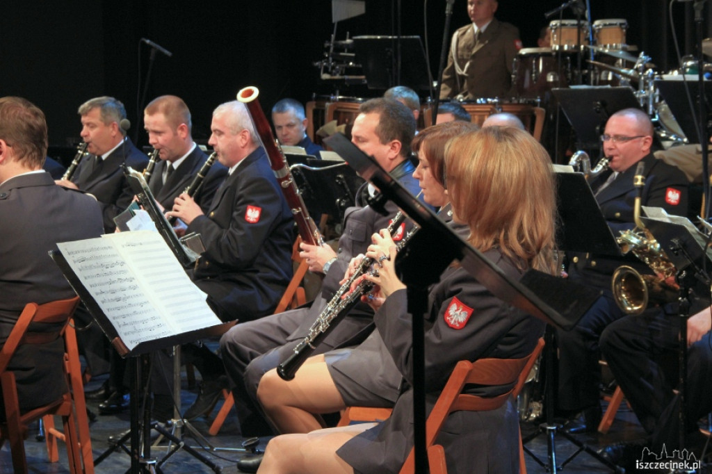 Koncert Orkiestry Koncertowej Reprezentacyjnego Zespołu Artystycznego Wojska Polskiego w kinie 
