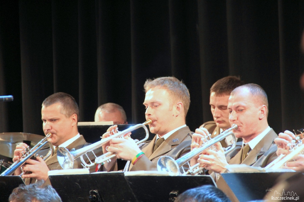 Koncert Orkiestry Koncertowej Reprezentacyjnego Zespołu Artystycznego Wojska Polskiego w kinie 