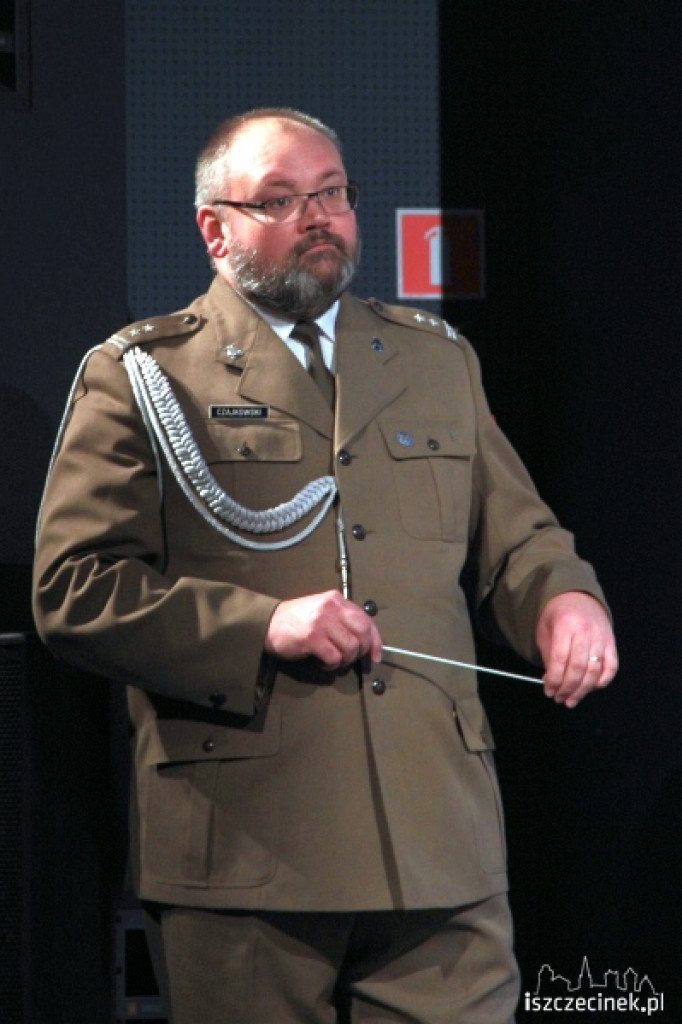 Koncert Orkiestry Koncertowej Reprezentacyjnego Zespołu Artystycznego Wojska Polskiego w kinie 