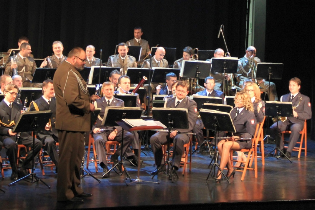 Koncert Orkiestry Koncertowej Reprezentacyjnego Zespołu Artystycznego Wojska Polskiego w kinie 