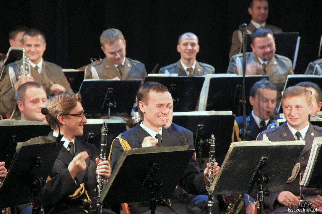 Koncert Orkiestry Koncertowej Reprezentacyjnego Zespołu Artystycznego Wojska Polskiego w kinie 