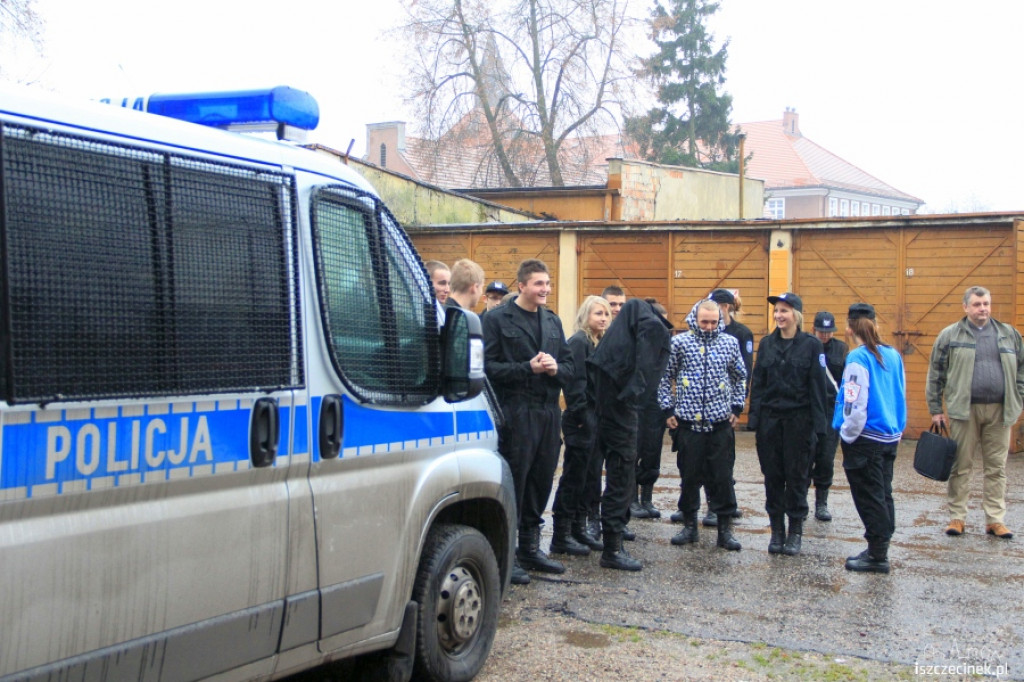 Uczniowie ZS w Białym Borze zwiedzali Komendę Policji w Szczecinku 28.11.2012