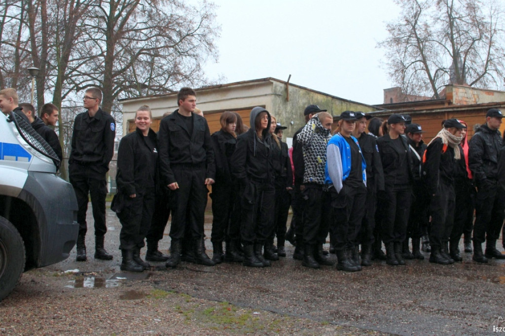 Uczniowie ZS w Białym Borze zwiedzali Komendę Policji w Szczecinku 28.11.2012