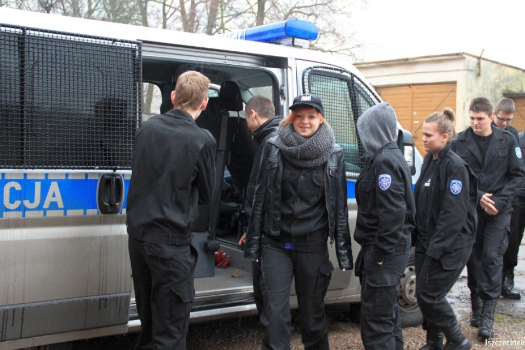 Uczniowie ZS w Białym Borze zwiedzali Komendę Policji w Szczecinku 28.11.2012