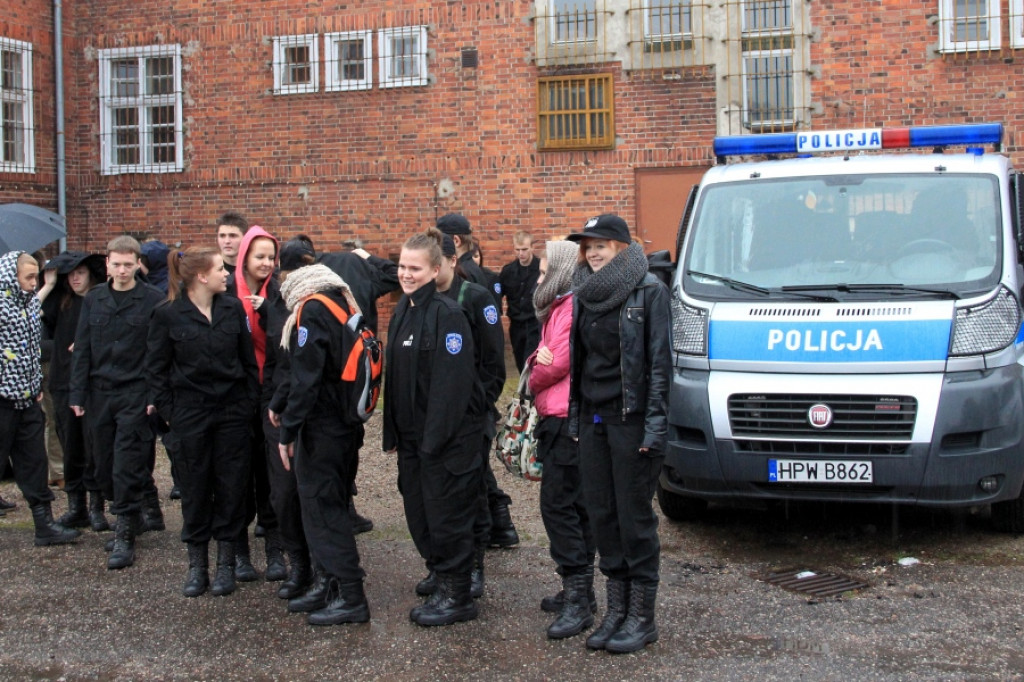 Uczniowie ZS w Białym Borze zwiedzali Komendę Policji w Szczecinku 28.11.2012