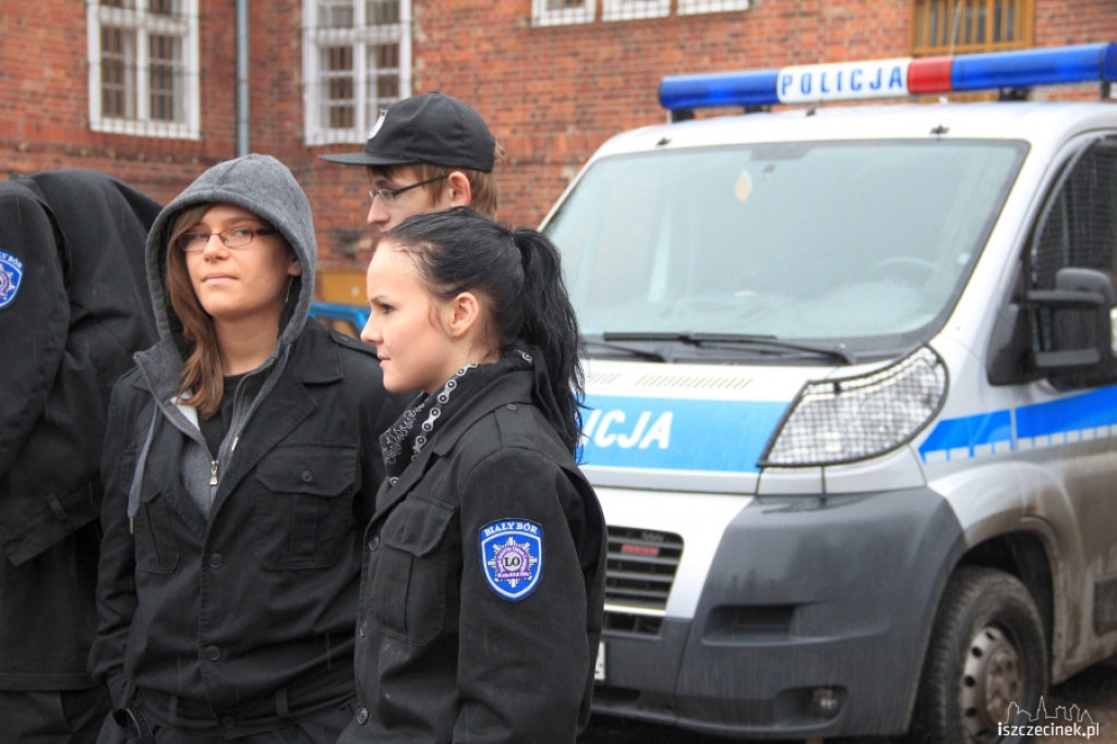 Uczniowie ZS w Białym Borze zwiedzali Komendę Policji w Szczecinku 28.11.2012