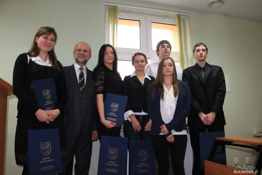 Stypendia i nagrody Starosty Szczecineckiego 30.11.2012