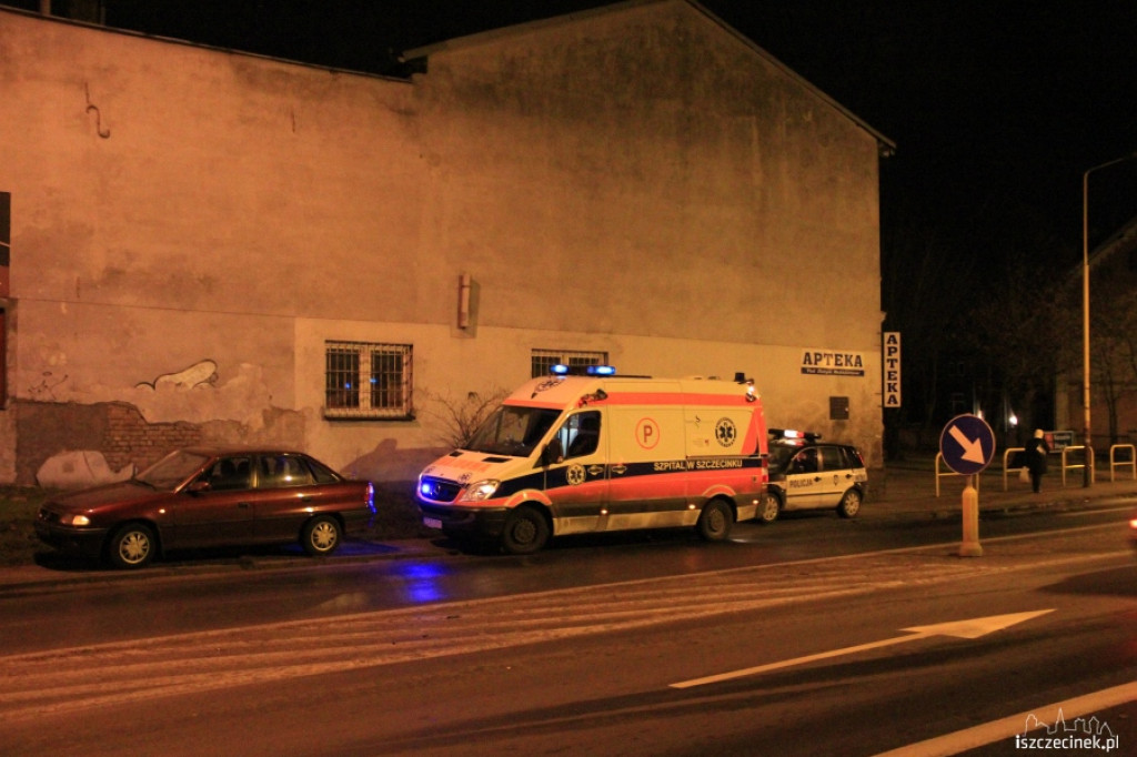 Potrącenie na pasach na ul. Sikorskiego 30.11.2012