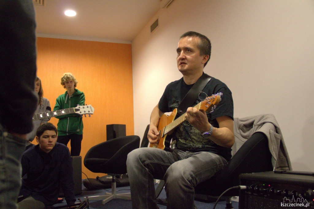 Warsztaty gitarowe z Jackiem Królikiem 1.12.2012