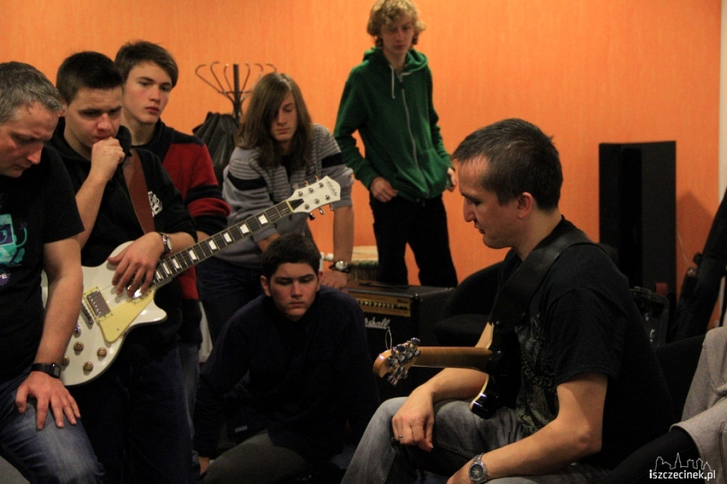 Warsztaty gitarowe z Jackiem Królikiem 1.12.2012