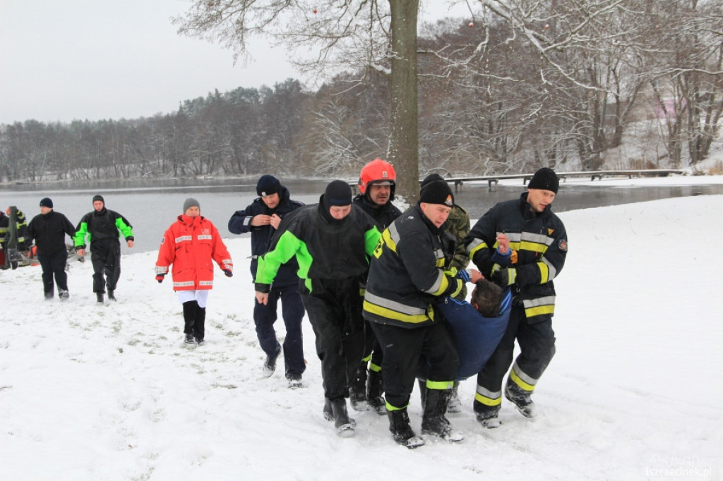 Wędkarze uratowani z lodowatej wody 9.12.2012