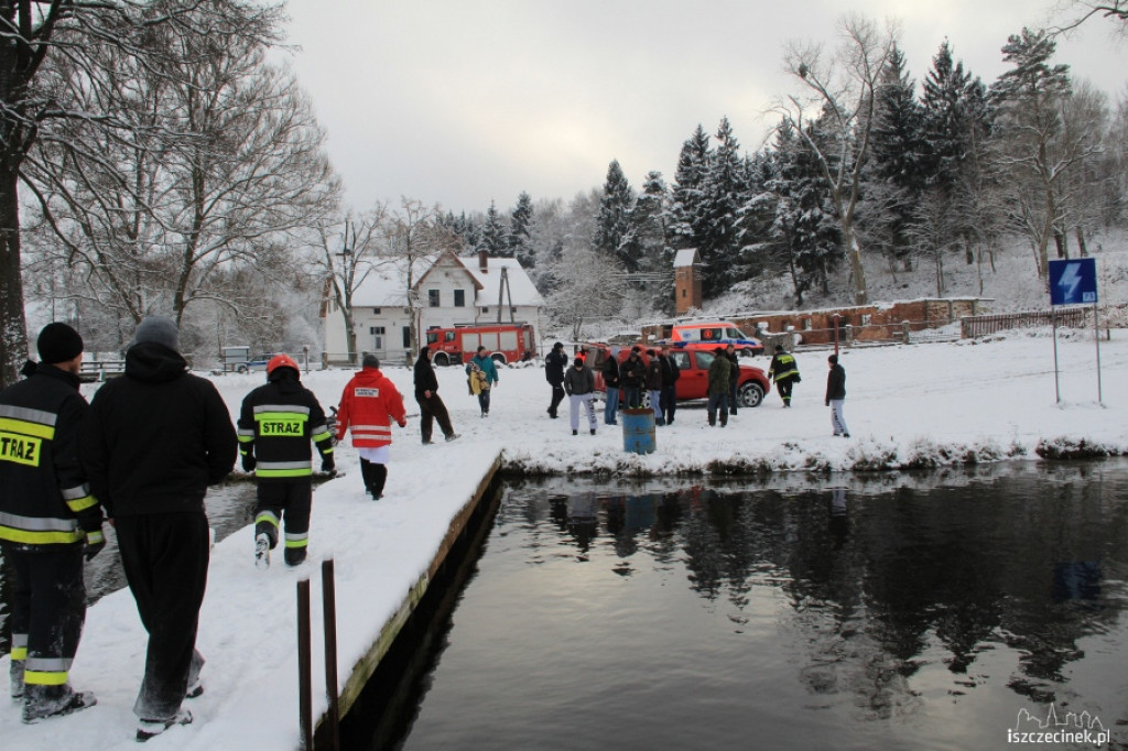Wędkarze uratowani z lodowatej wody 9.12.2012