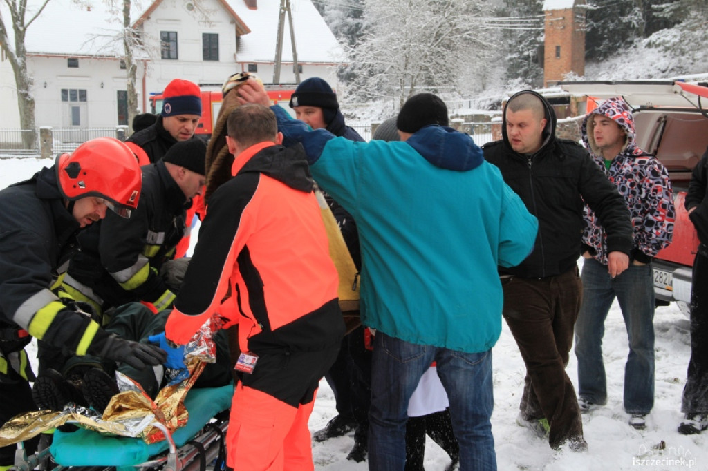 Wędkarze uratowani z lodowatej wody 9.12.2012