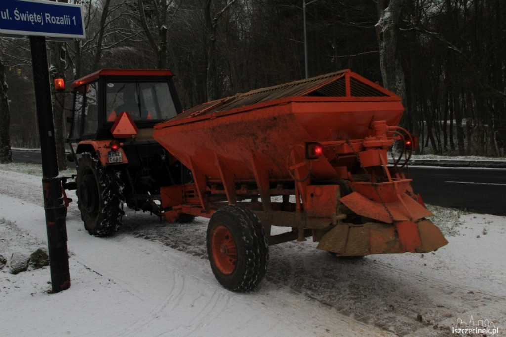 Zima na szczecineckich ulicach i chodnikach 9.12.2012