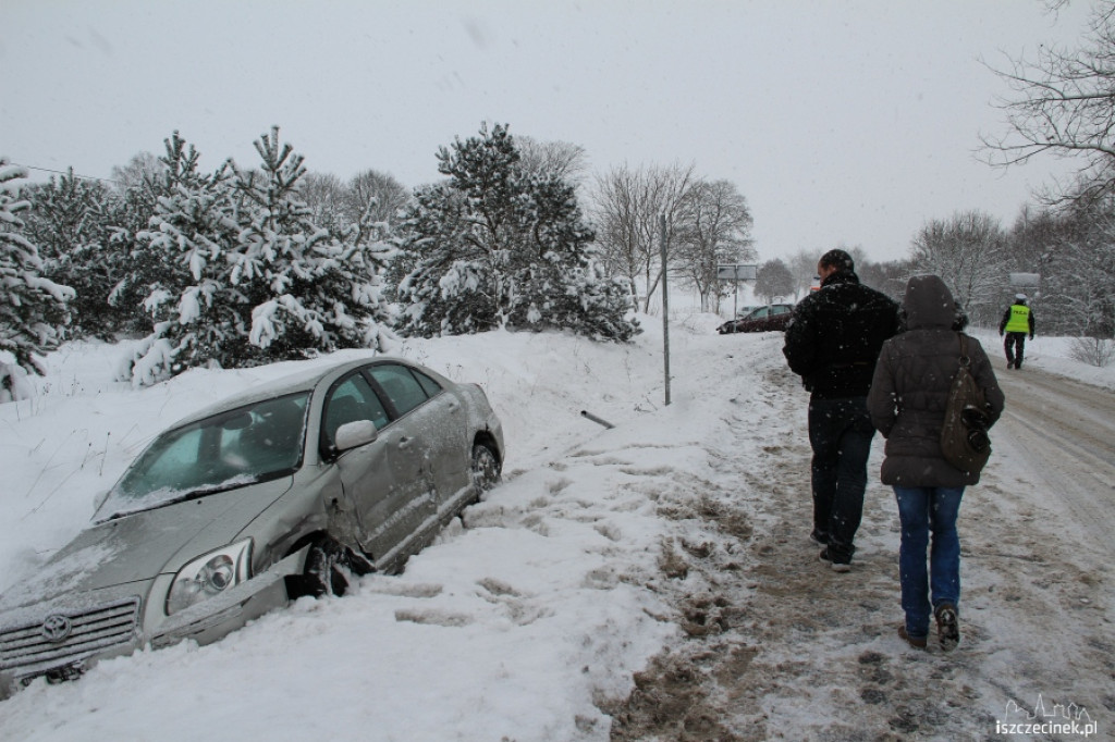 Zderzenie dwóch Toyot koło Radacza 12.12.2012