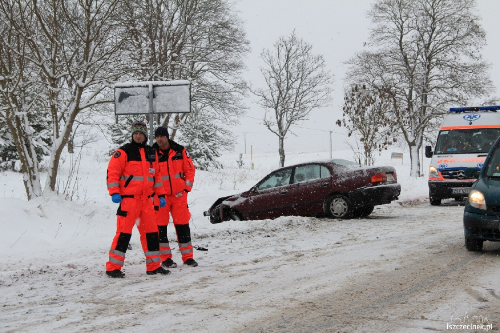 Zderzenie dwóch Toyot koło Radacza 12.12.2012