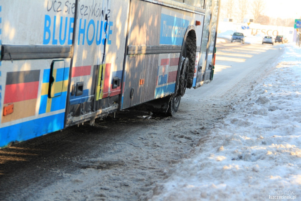 Uszkodzony autobus na Kołobrzeskiej 13.12.2012