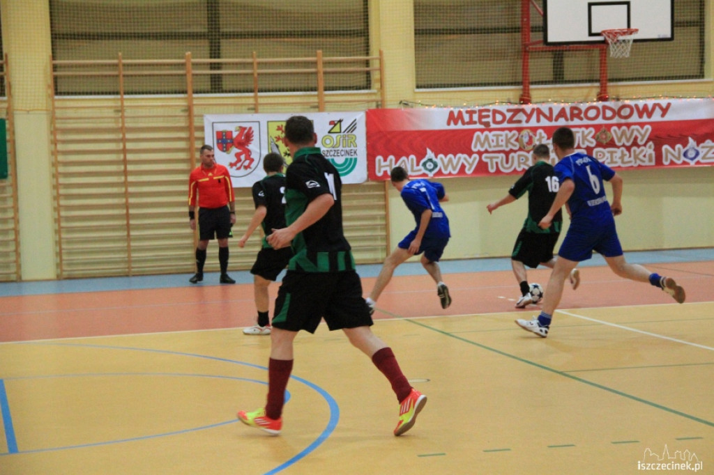 III kolejka piłkarskiej ligi halowej 15.12.2012