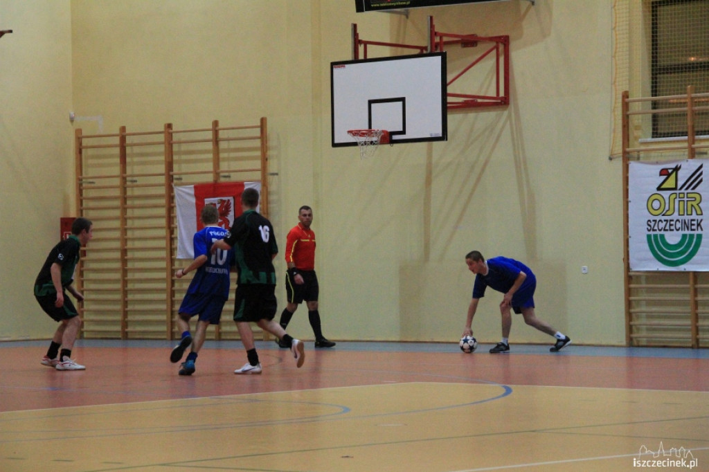 III kolejka piłkarskiej ligi halowej 15.12.2012