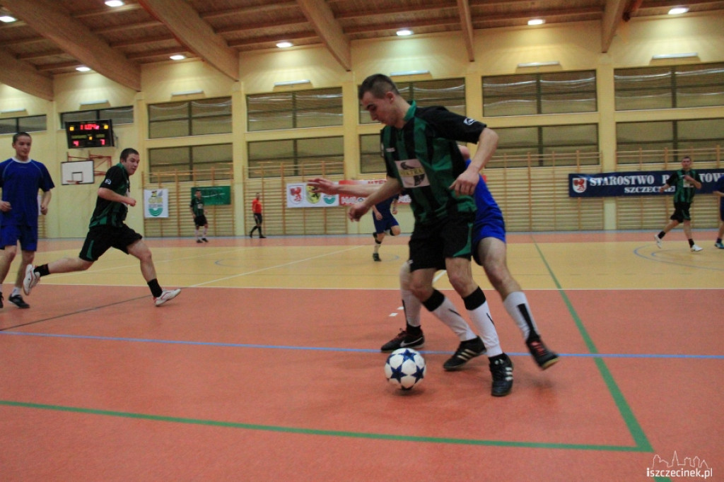 III kolejka piłkarskiej ligi halowej 15.12.2012
