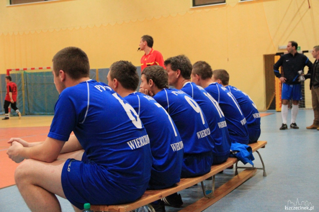 III kolejka piłkarskiej ligi halowej 15.12.2012