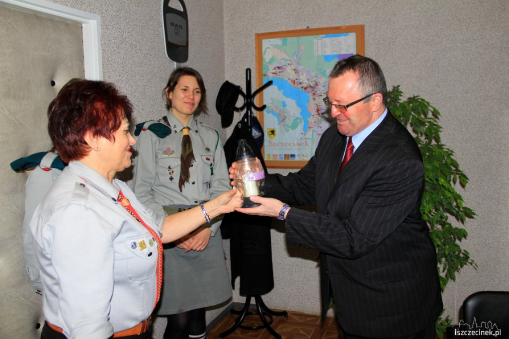 Betlejemskie Światełko Pokoju dotarło do Szczecinka 18.12.2012