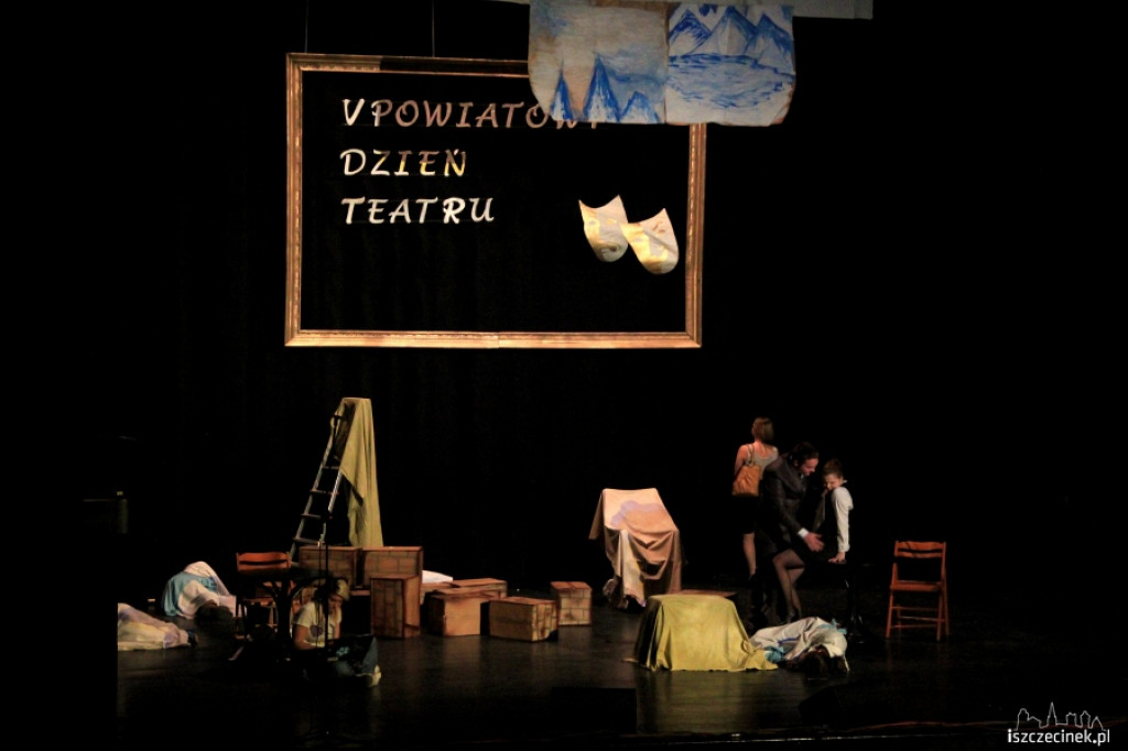 V Powiatowy Dzień Teatru w Językach Obcych 18.12.2012