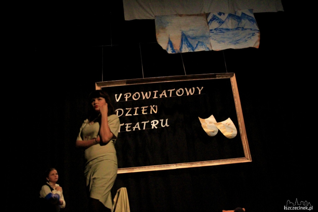 V Powiatowy Dzień Teatru w Językach Obcych 18.12.2012