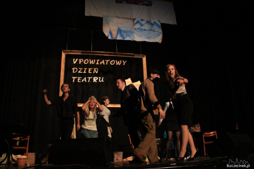 V Powiatowy Dzień Teatru w Językach Obcych 18.12.2012