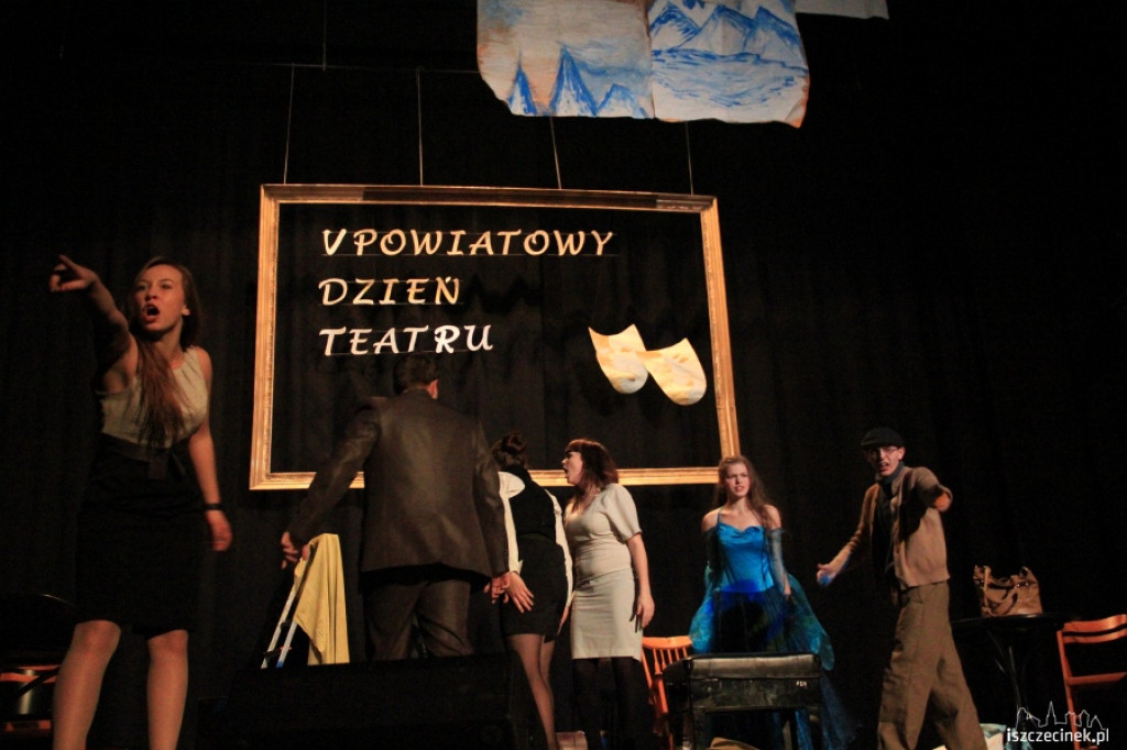 V Powiatowy Dzień Teatru w Językach Obcych 18.12.2012