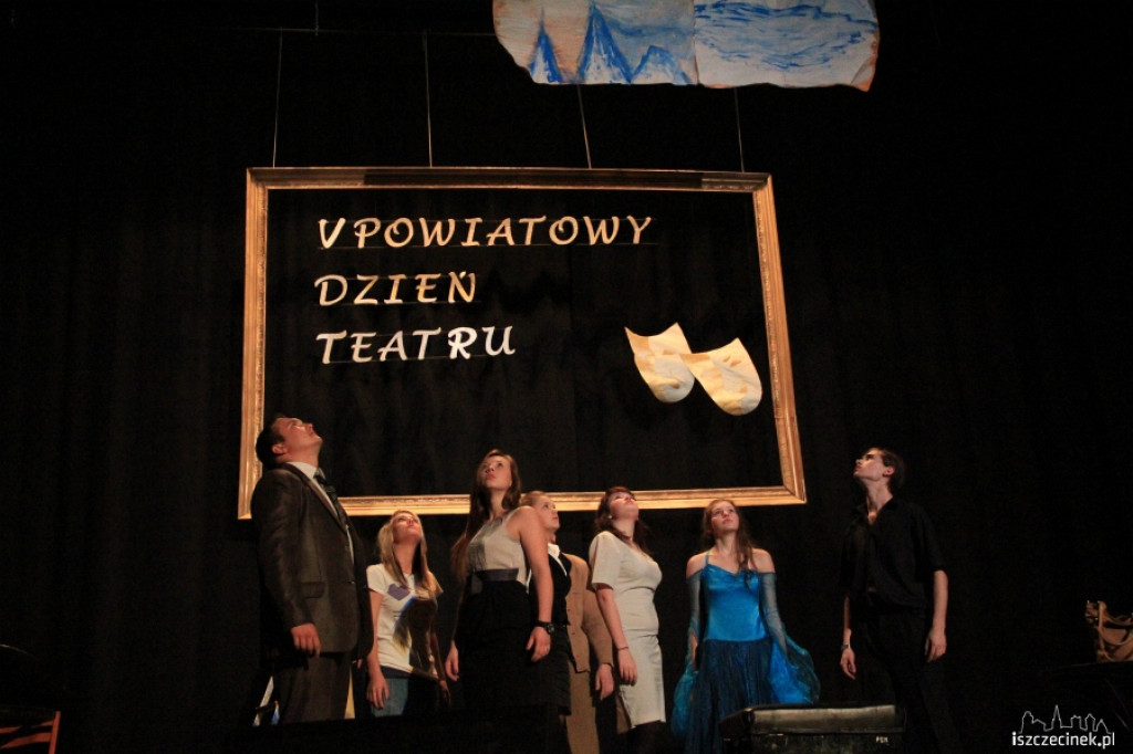 V Powiatowy Dzień Teatru w Językach Obcych 18.12.2012