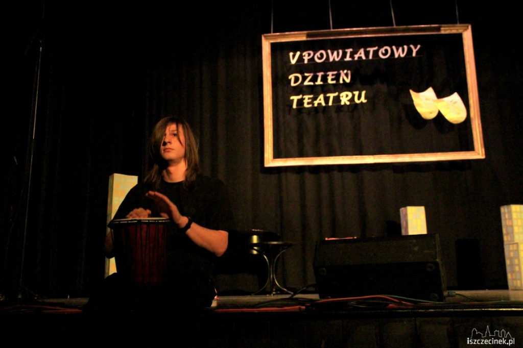 V Powiatowy Dzień Teatru w Językach Obcych 18.12.2012