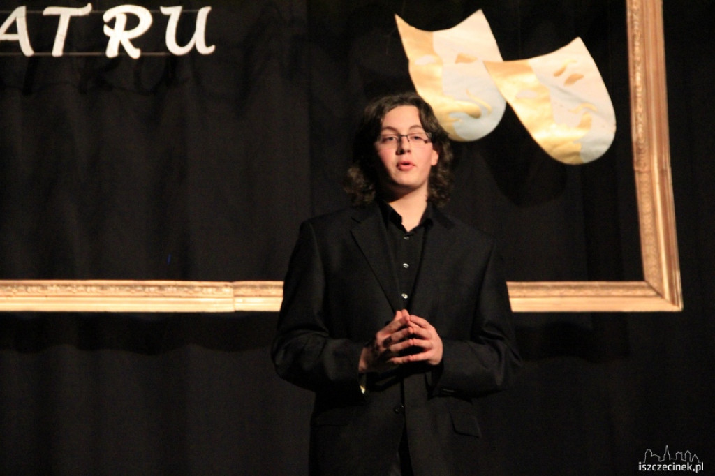 V Powiatowy Dzień Teatru w Językach Obcych 18.12.2012