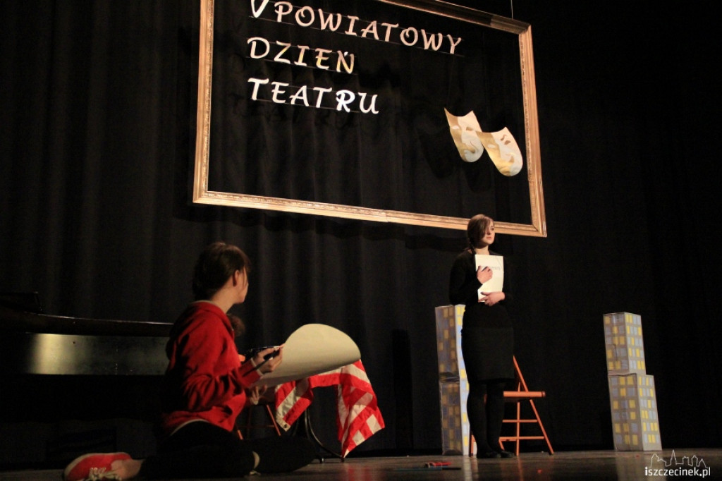 V Powiatowy Dzień Teatru w Językach Obcych 18.12.2012